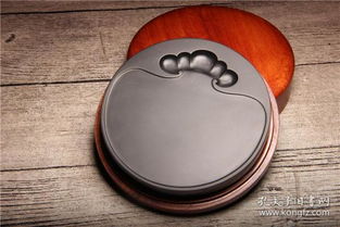 砚台雅韵 歙砚与端砚的文化传承与收藏价值